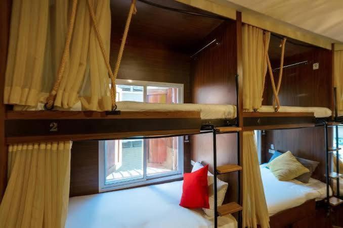 100 Years Building Bangkok Old Town By Seen Hostel المظهر الخارجي الصورة